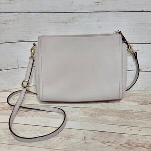 Lo & Sons Pearl crossbody in light grey saffiano leather